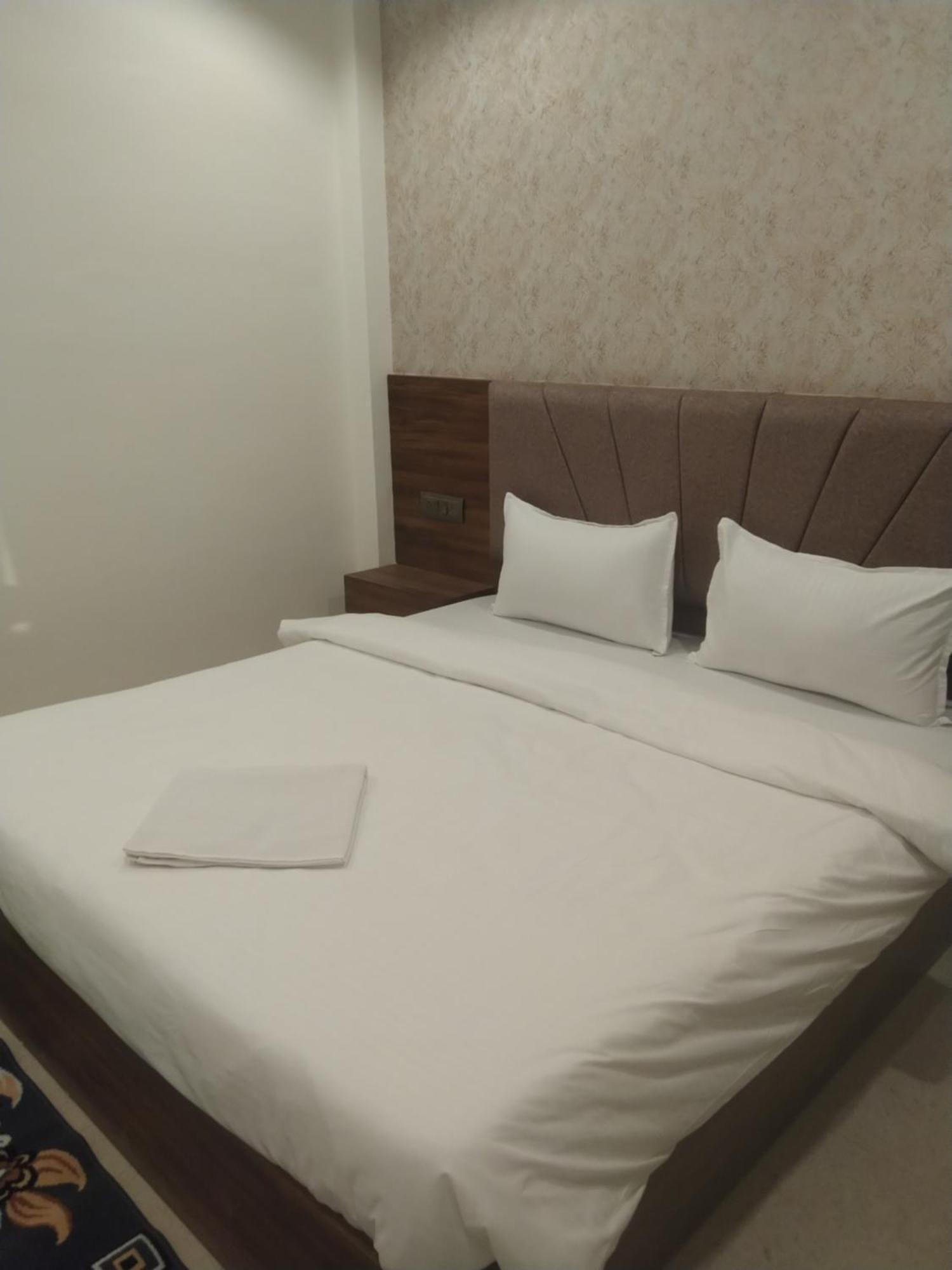 M B Grand Hotel - Varanasi — Photos 2