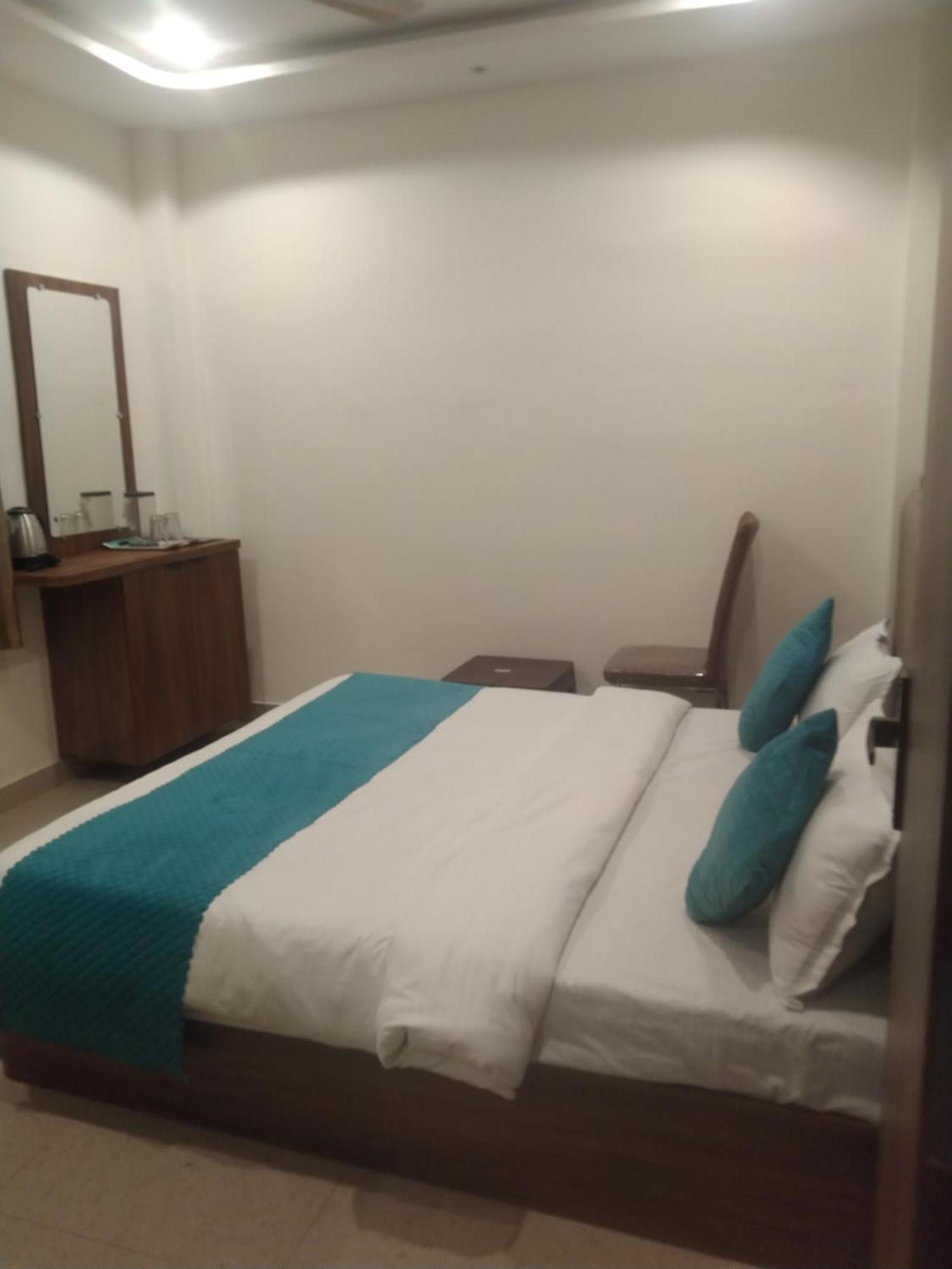 M B Grand Hotel - Varanasi, Varanasi